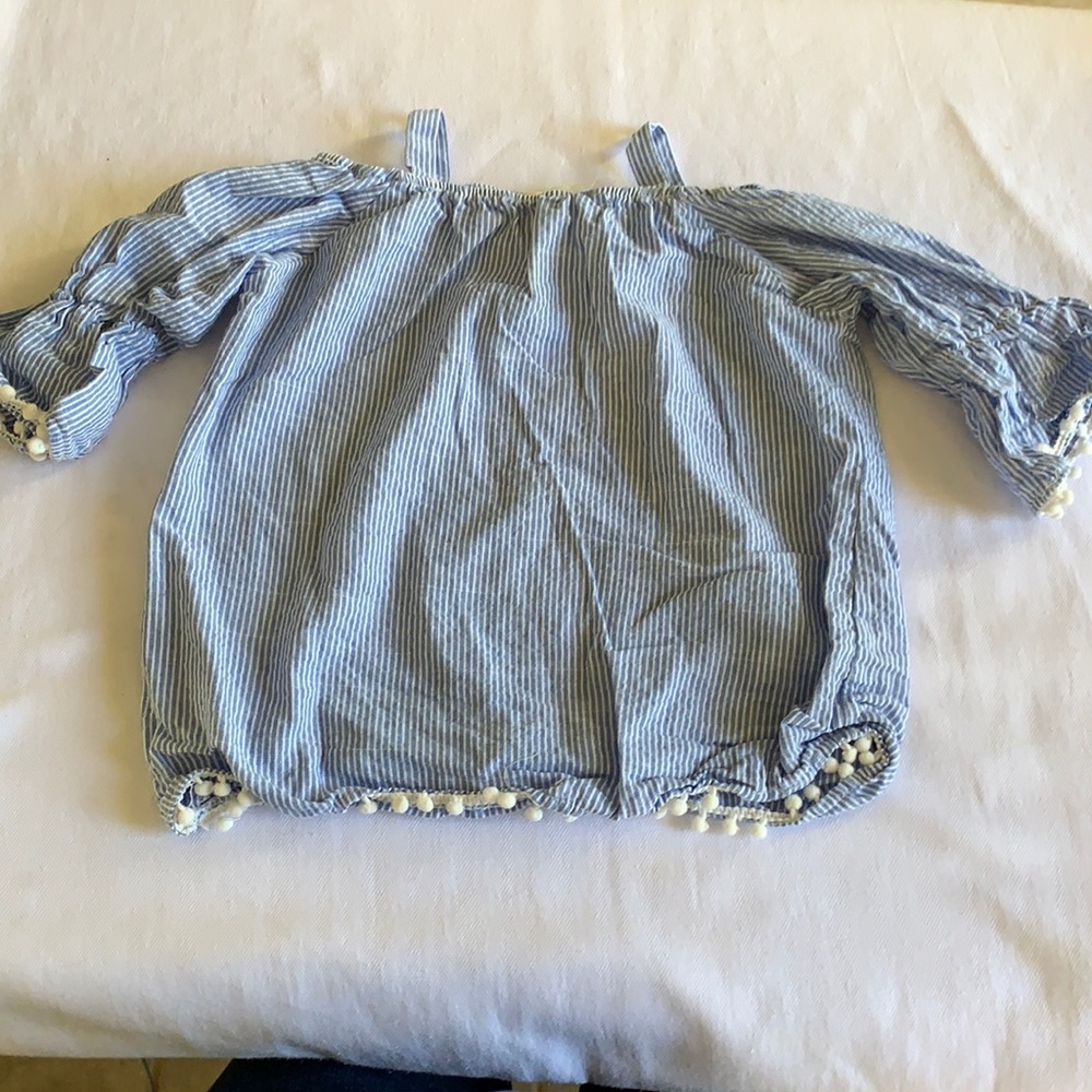 🫐Like New chambray off shoulder blouse🫐